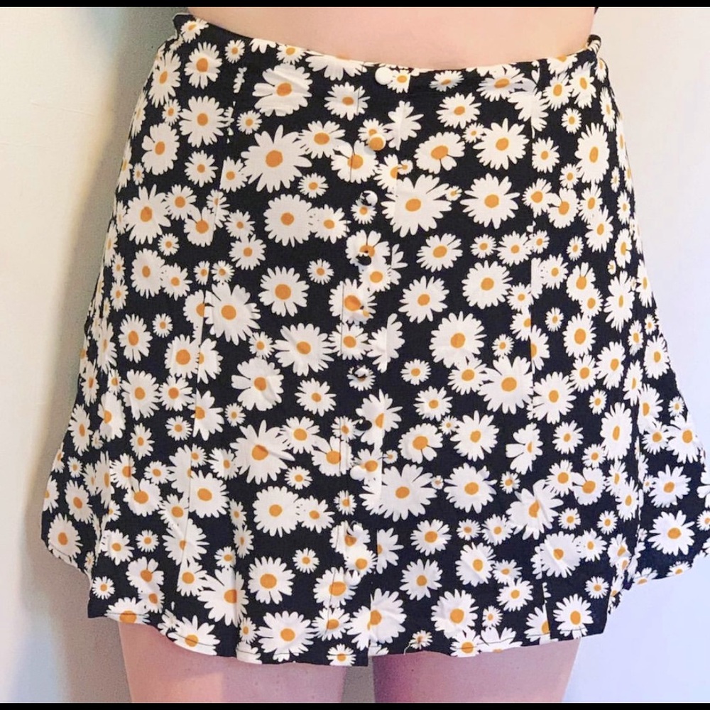 Forever 21 daisy skirt brand new